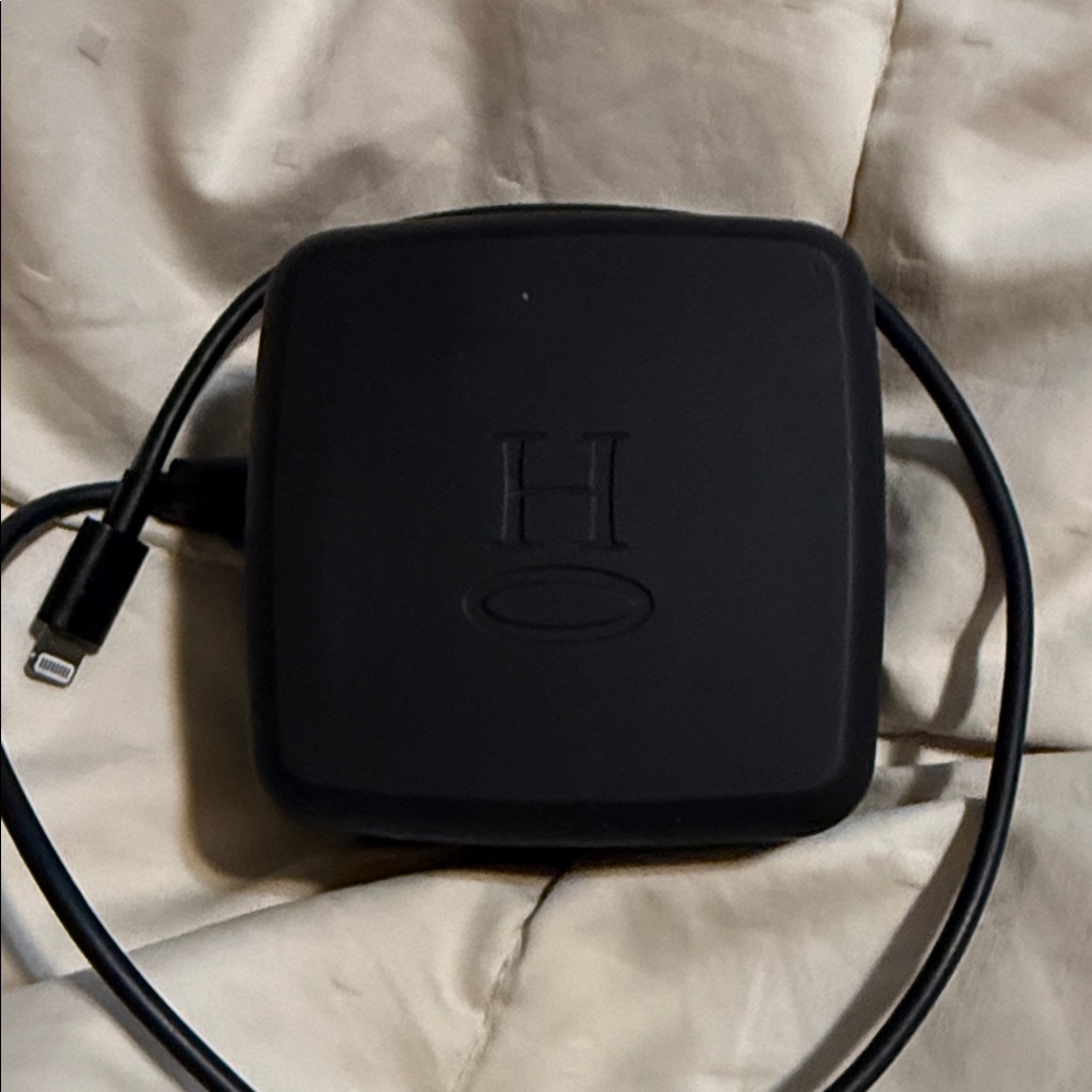 Halo Black Cube Charging Adapter with Cable v